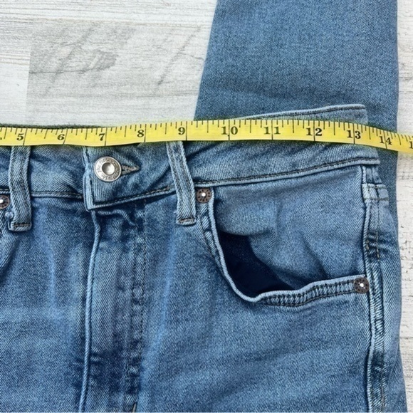 Free People Jeans Size 30 Woman’s 5-pocket style Raw Hem Light Wash Blue - Picture 8 of 12